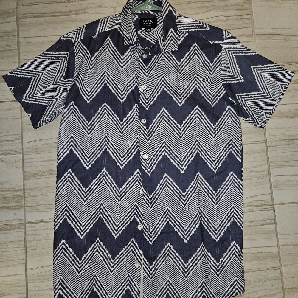 Men's Chevron Pattern Button Down Shirt - image 1